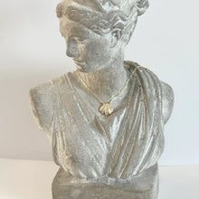 Load image into Gallery viewer, Seashell Necklace