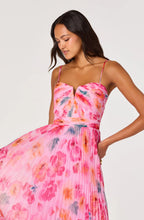Load image into Gallery viewer, Bayley Floral Pleated Maxi Dress