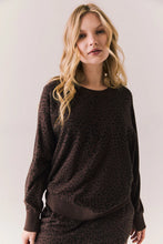 Load image into Gallery viewer, The Valentine Leopard Pullover