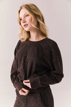 Load image into Gallery viewer, The Valentine Leopard Pullover