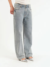 Load image into Gallery viewer, 1999 Jeans Slouch 90's Fit in Lovers Knot