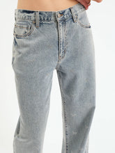 Load image into Gallery viewer, 1999 Jeans Slouch 90's Fit in Lovers Knot