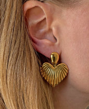 Load image into Gallery viewer, Heart of Gold Earrings