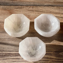 Load image into Gallery viewer, Selenite Bowl