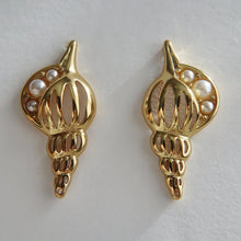 Load image into Gallery viewer, Pearl Conch Shell Earrings