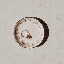 Load image into Gallery viewer, Gold Leaves Jewelry Dish
