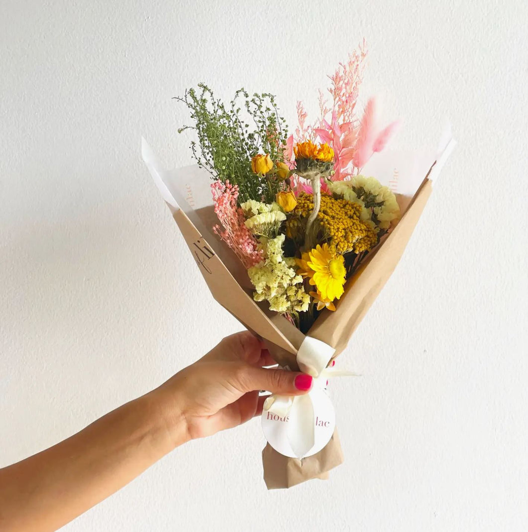 small dried flower arrangement – houseoflilac